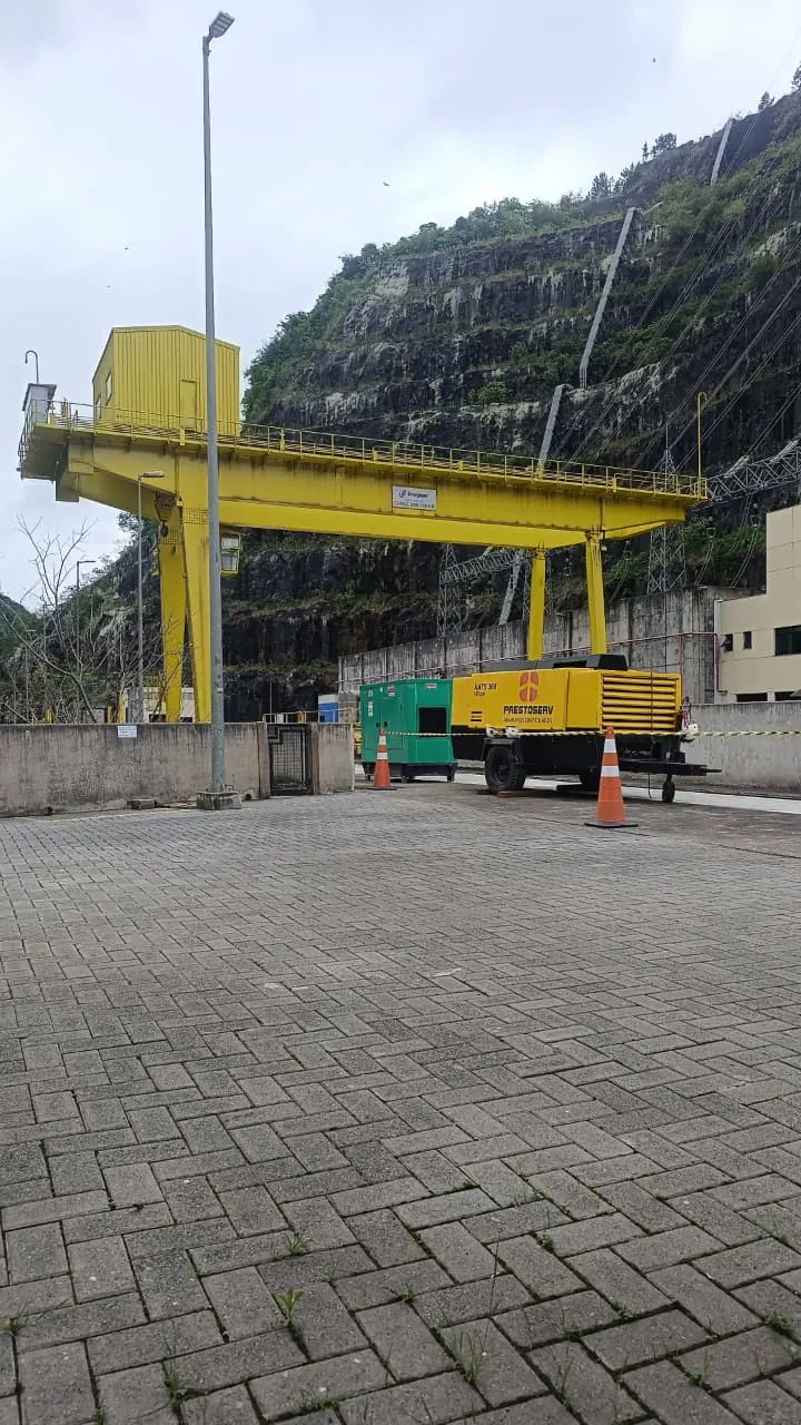 Canal de fuga da Usina Hidrelétrica Campos Novos antes do reparo
