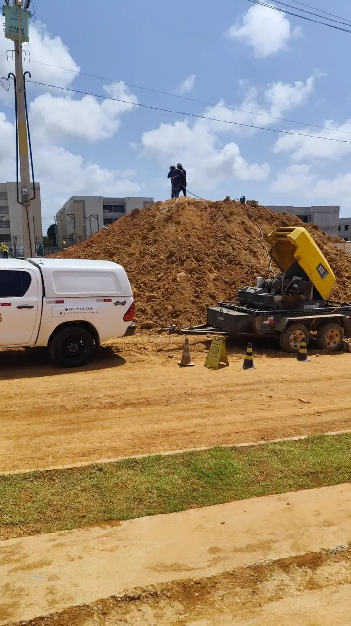 Equipe da Prestoserv na frente de desmonte da urbanização Caio ETI